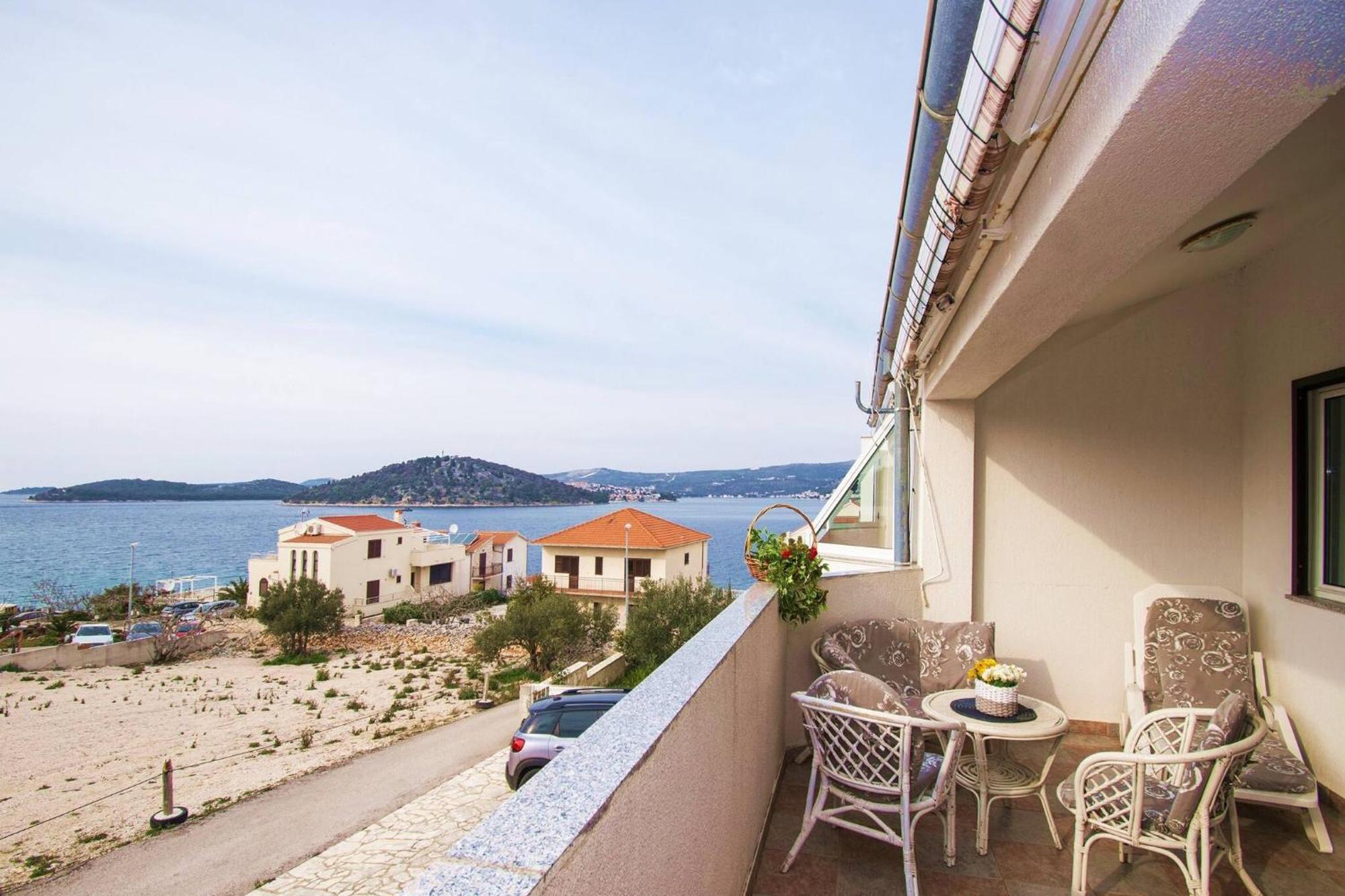 Apartment Meri Razanj With Sea View Екстериор снимка